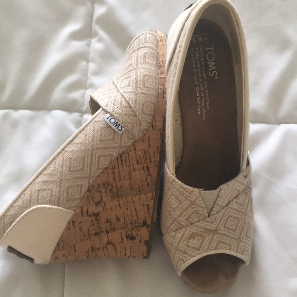 TOMS wedge tan sandals